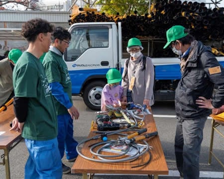 高所作業車乗車体験（ワークワクワク河内長野）