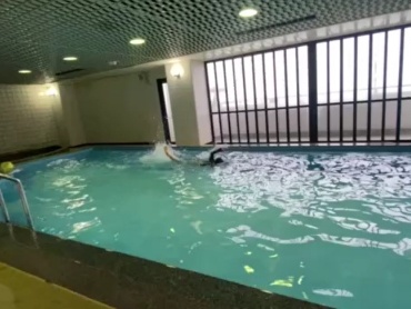 室内温水プール